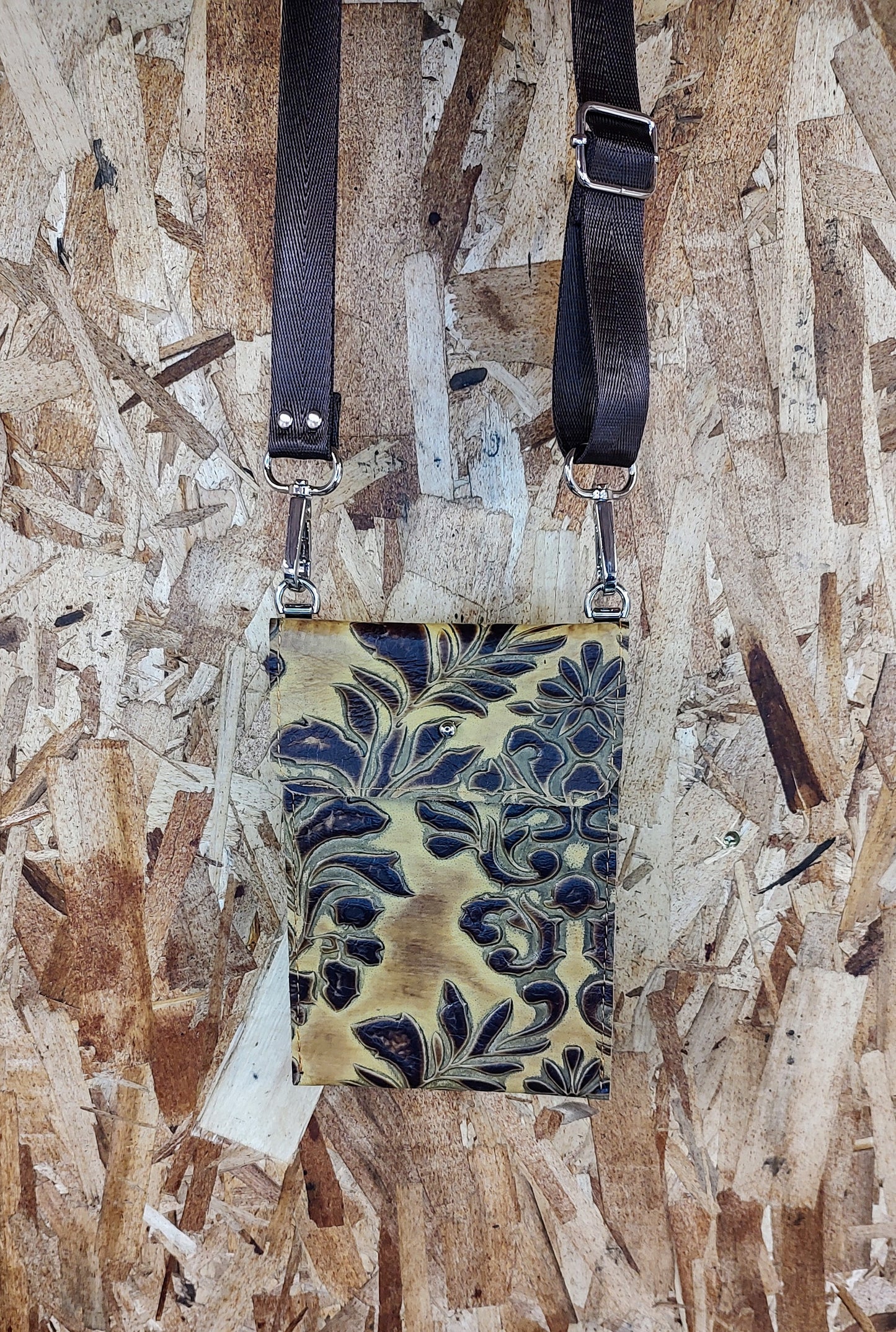 Grab 'n' Go crossbody cell phone bag